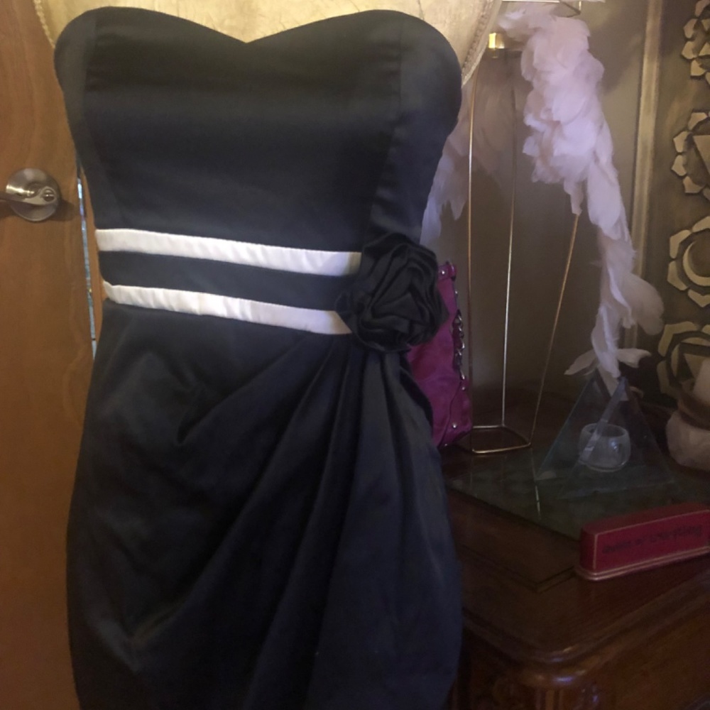 Silky dress classic black and white size small by brand Xxi - Picture 5 of 7